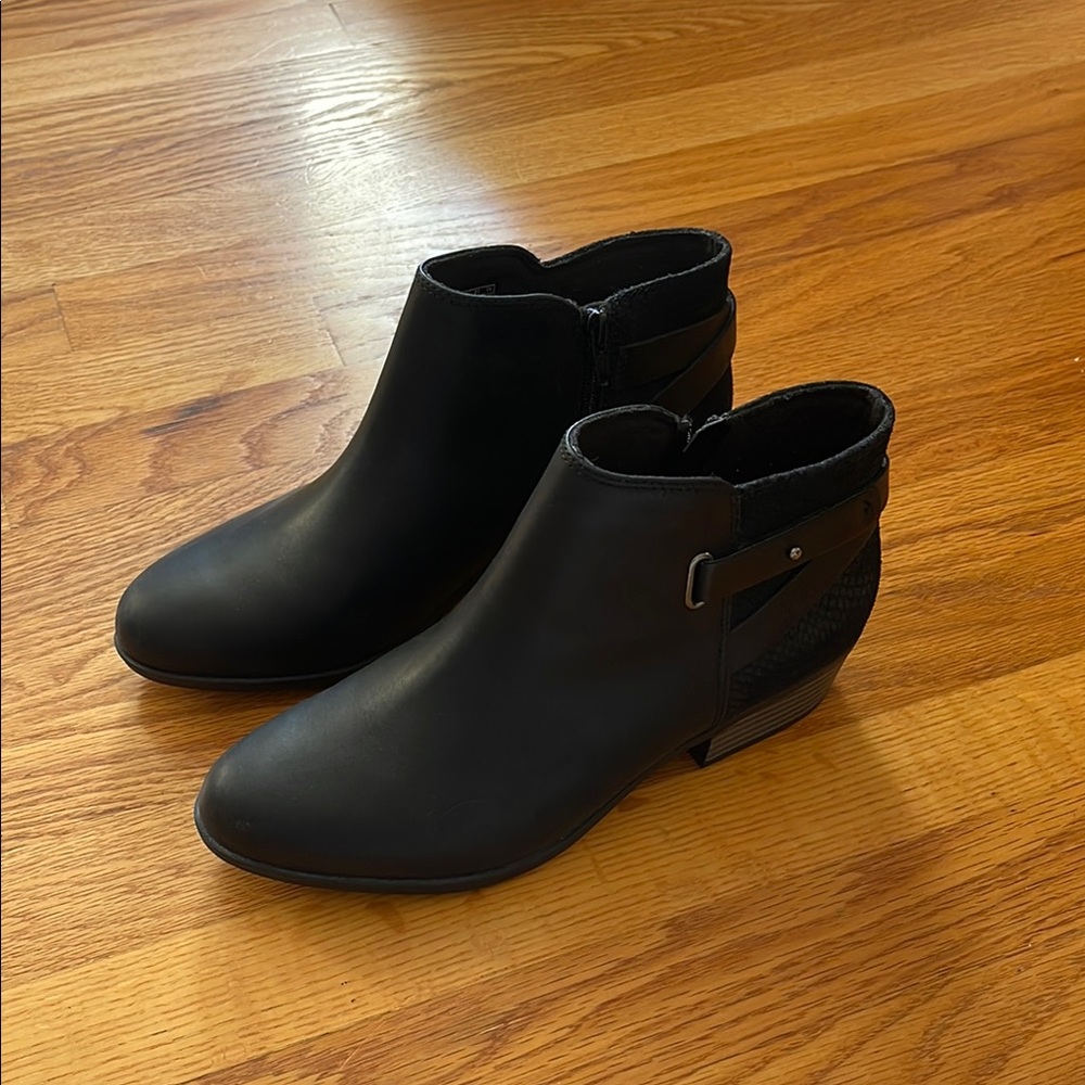 Collection by Clark Black Leather Ankle Boots